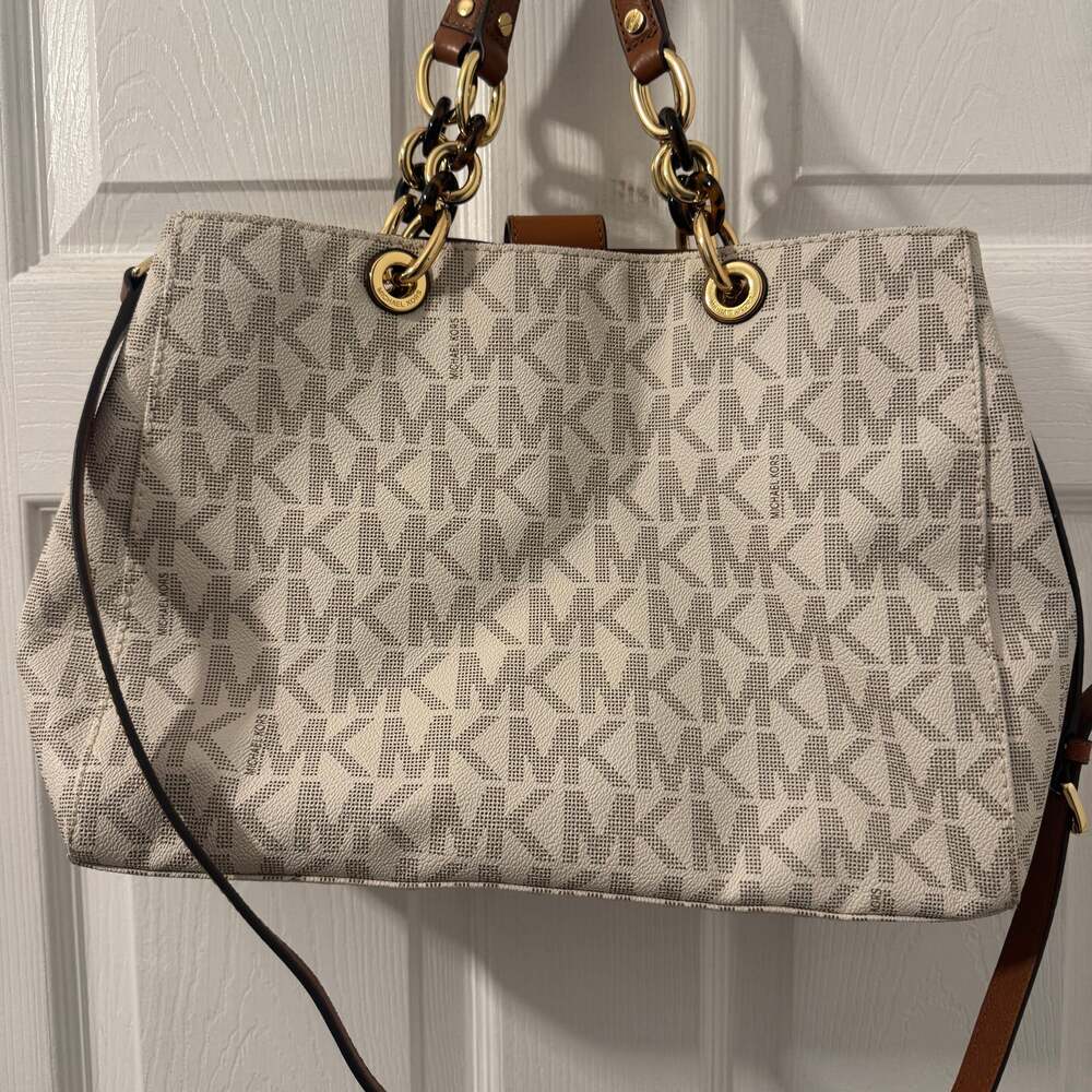 Michael Kors Cynthia Medium Signature Logo Messenger Bag Satchel in Vanilla